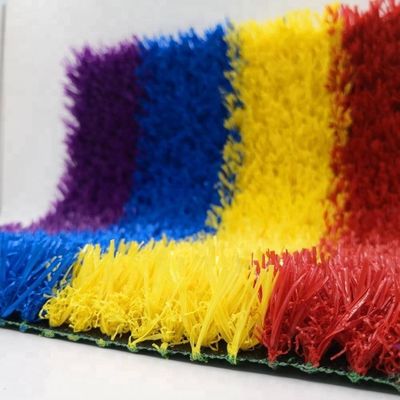 قرمز زرد آبی بنفش مصنوعی بچه ها چمن چمن رنگین کمان باند تراکم 22050 بخیه / متر مربع