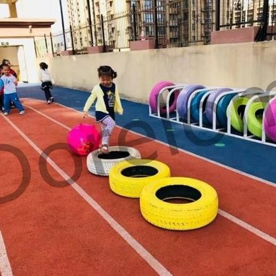 10mm-15mm ارتفاع قرمز چمن مصنوعی برای بدمینتون راه دویدن و مسیر ورزشی بدمینتون